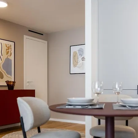 Modern 1-bedroom In Vydrica Near Castle Apartment *