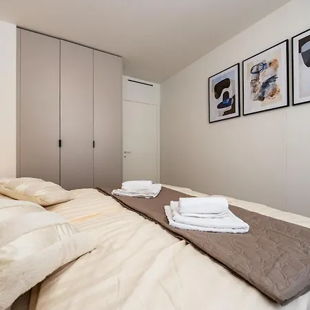 Apartment Modern 1-bedroom In Vydrica Near Castle *