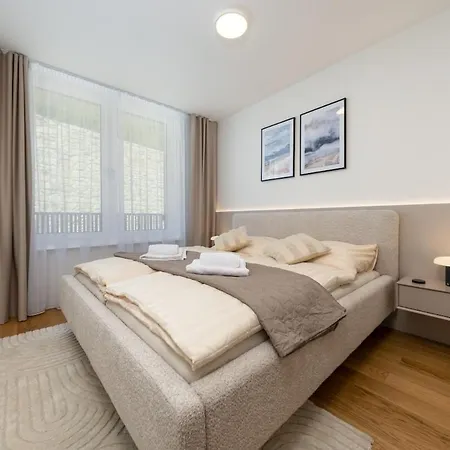 Modern 1-bedroom In Vydrica Near Castle Apartment *